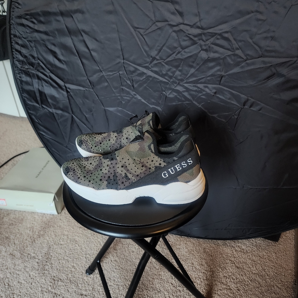 Shoes - Picture 2 of 3